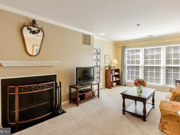 244 S Reynolds Street 403, Alexandria VA 22304