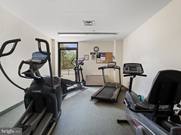1016 S Wayne Street T12, Arlington VA 22204