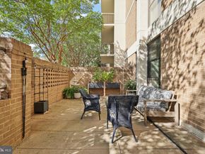 1016 S Wayne Street T12, Arlington VA 22204