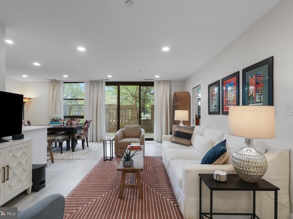 1016 S Wayne Street T12, Arlington VA 22204