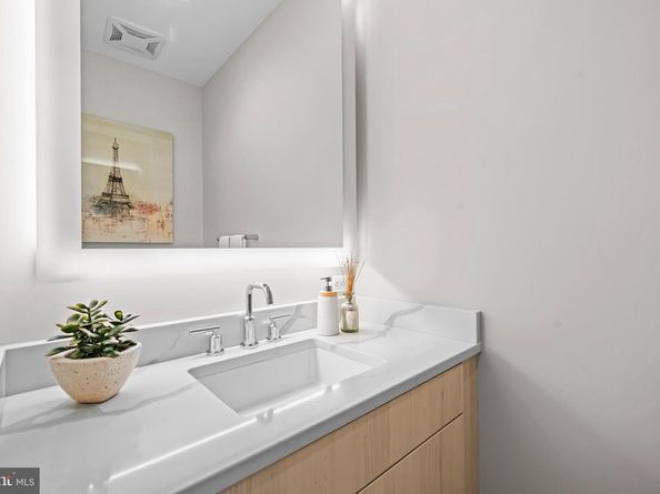 646 H Street NE 305, Washington DC 20002