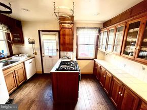 924 Edgewood Avenue, Folsom PA 19033