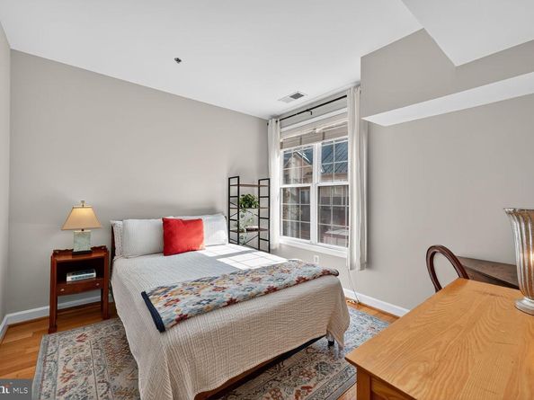 2330 14TH Street N 205, Arlington VA 22201