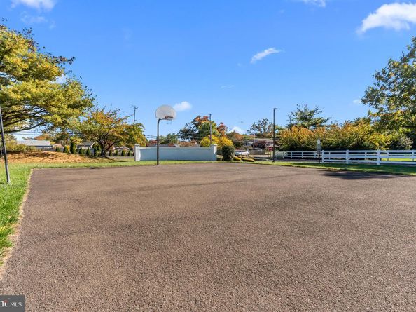 246 Colette Court, Levittown PA 19057