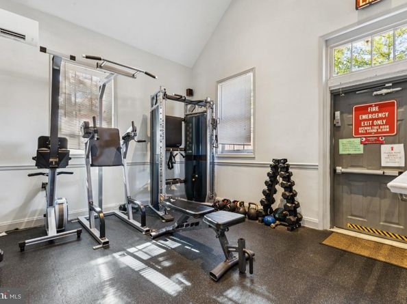 1620 W Abingdon Drive W 301, Alexandria VA 22314