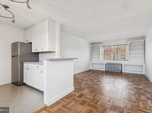 1620 W Abingdon Drive W 301, Alexandria VA 22314