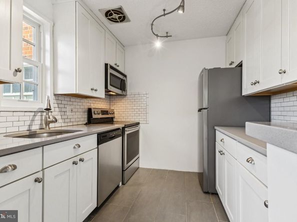 1620 W Abingdon Drive W 301, Alexandria VA 22314