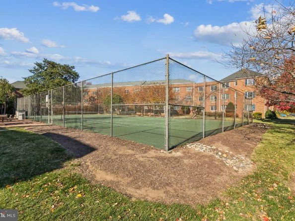 1620 W Abingdon Drive W 301, Alexandria VA 22314