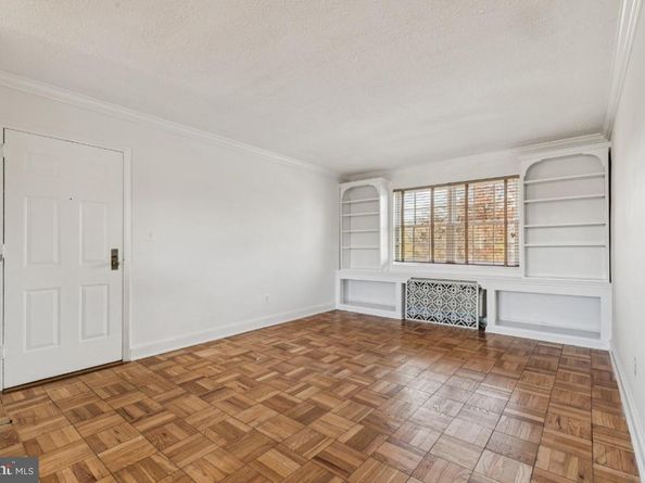 1620 W Abingdon Drive W 301, Alexandria VA 22314