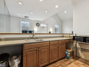 1620 W Abingdon Drive W 301, Alexandria VA 22314