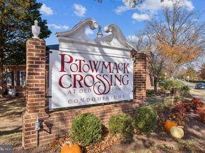 1620 W Abingdon Drive W 301, Alexandria VA 22314