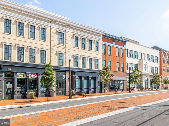 220 Herndon Station Square, Herndon VA 20170