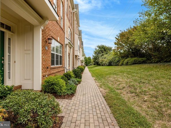 220 Herndon Station Square, Herndon VA 20170