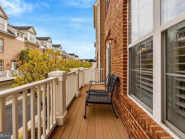 220 Herndon Station Square, Herndon VA 20170
