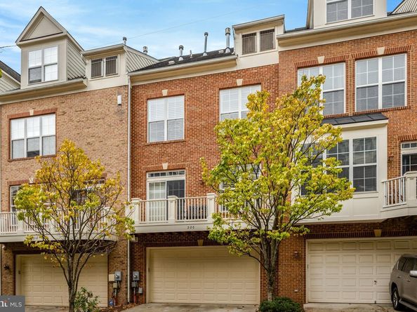 220 Herndon Station Square, Herndon VA 20170