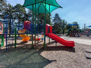 220 Herndon Station Square, Herndon VA 20170