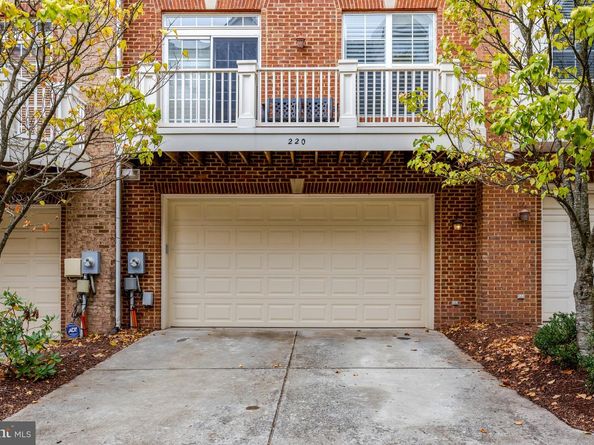 220 Herndon Station Square, Herndon VA 20170