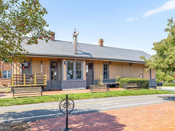 220 Herndon Station Square, Herndon VA 20170