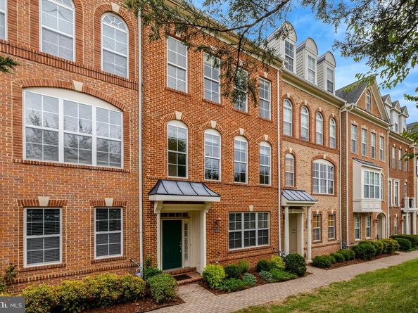 220 Herndon Station Square, Herndon VA 20170