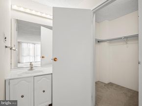 5300 Holmes Run Parkway 402, Alexandria VA 22304