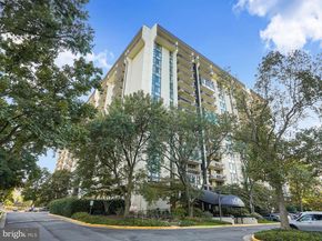 5300 Holmes Run Parkway 402, Alexandria VA 22304