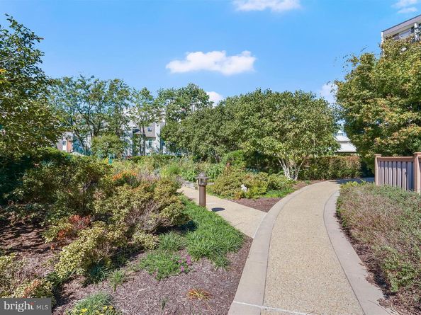 5300 Holmes Run Parkway 402, Alexandria VA 22304