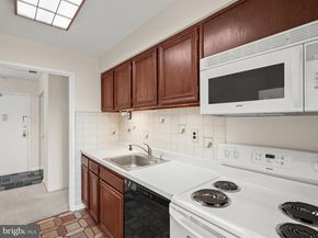 5300 Holmes Run Parkway 402, Alexandria VA 22304