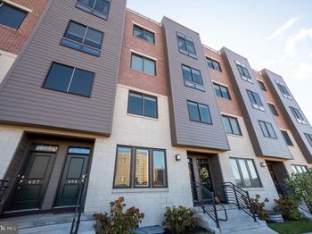 605 Lakeview Court