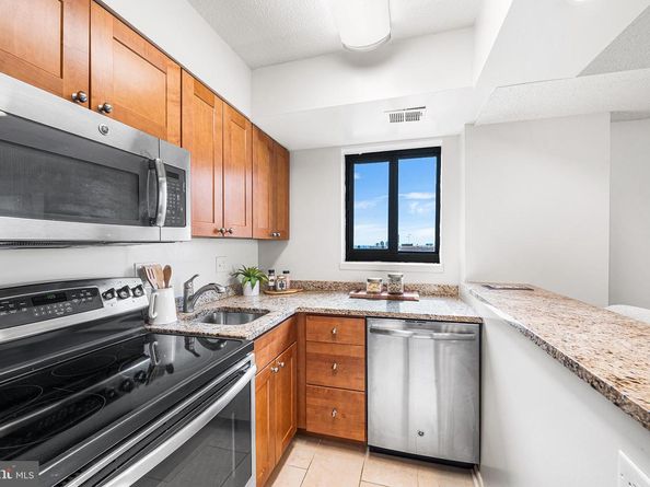 1420 Locust Street 25J, Philadelphia PA 19102