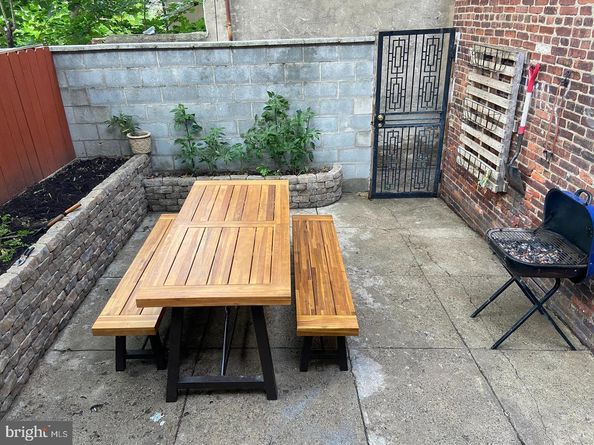 2633 Tasker Street, Philadelphia PA 19145