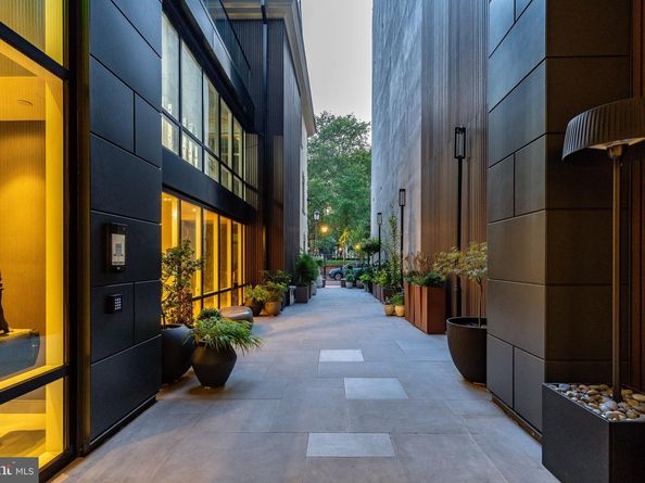 223 S 6TH Street 301, Philadelphia PA 19106