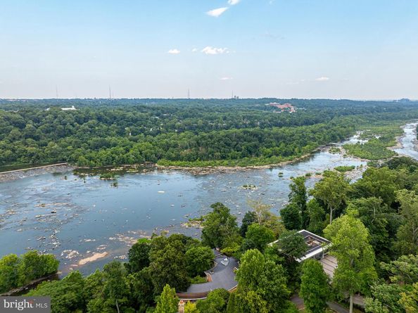 1159 Crest Lane, Mclean VA 22101