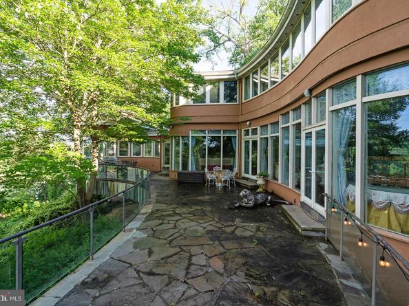 1159 Crest Lane, Mclean VA 22101