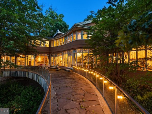 1159 Crest Lane, Mclean VA 22101