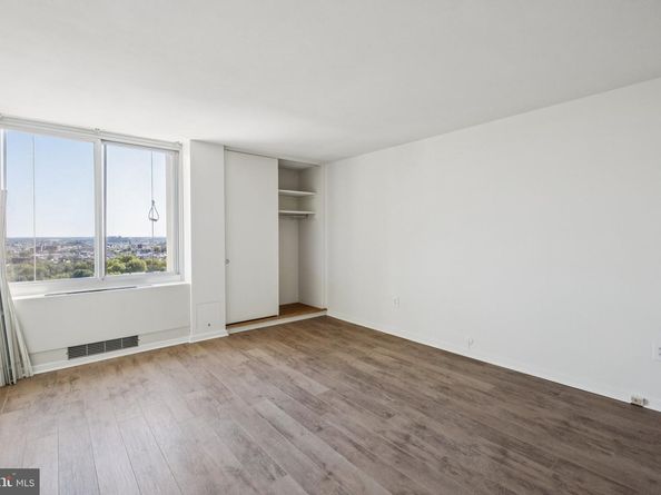 604 S Washington Square 1505, Philadelphia PA 19106