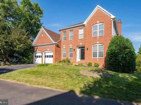 2410 Dakota Lakes Drive, Herndon VA 20171