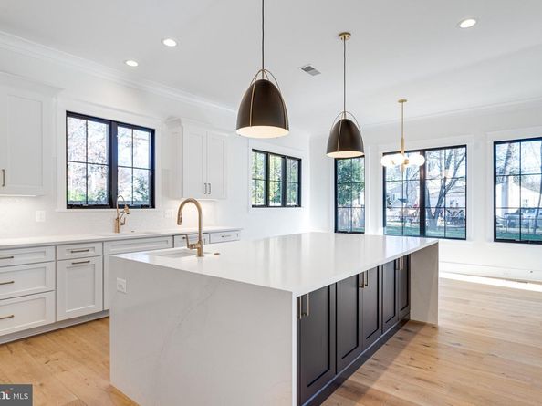 324 Tapawingo Road SE, Vienna VA 22180