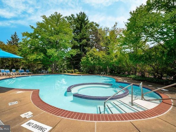 2111 Wisconsin Avenue NW 109, Washington DC 20007