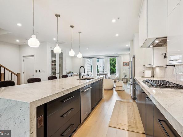 7585 Sawyer Farm Way 904, Mclean VA 22102