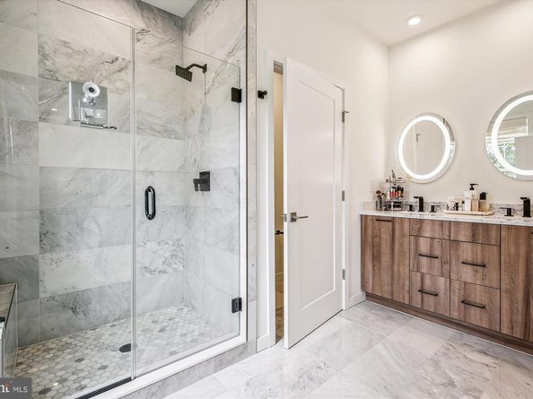 7585 Sawyer Farm Way 904, Mclean VA 22102