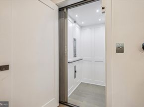 7585 Sawyer Farm Way 904, Mclean VA 22102