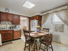 64 Le Grande Avenue, Greenwich CT 06830