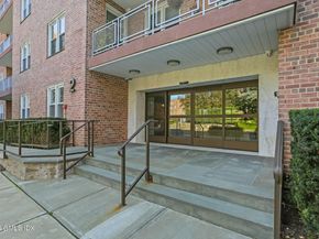 2 Putnam Hill 1F, Greenwich CT 06830