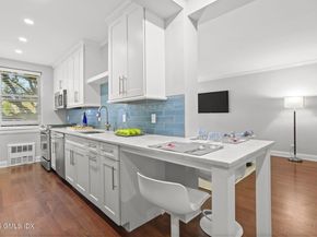 2 Putnam Hill 1F, Greenwich CT 06830