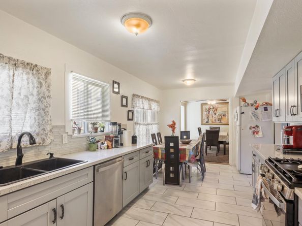 25 Redding Place, Oakland CA 94619