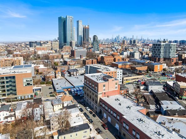 769 Montgomery St 211, Jersey City NJ 07306