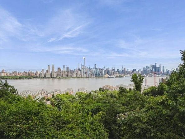 6309 Blvd East 34, West New York NJ 07093