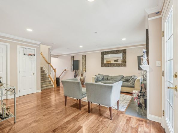 150 Blue Heron Dr, Secaucus NJ 07094