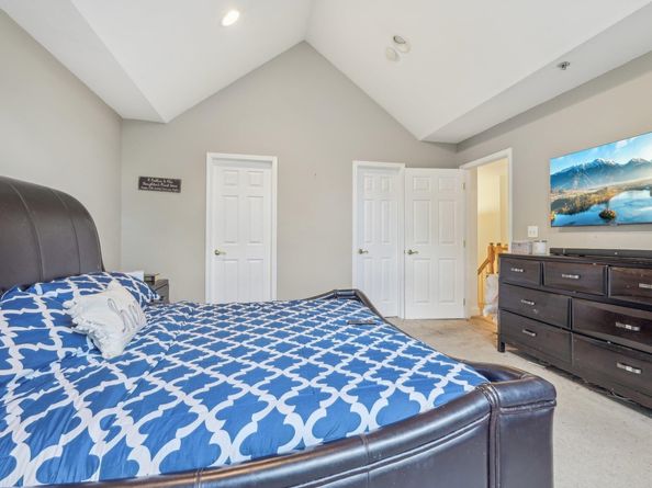150 Blue Heron Dr, Secaucus NJ 07094