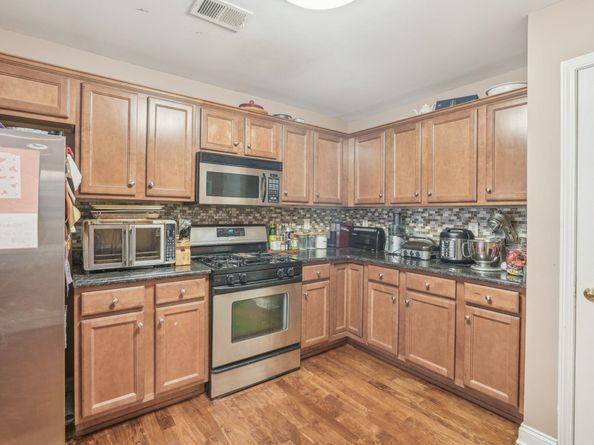 150 Blue Heron Dr, Secaucus NJ 07094